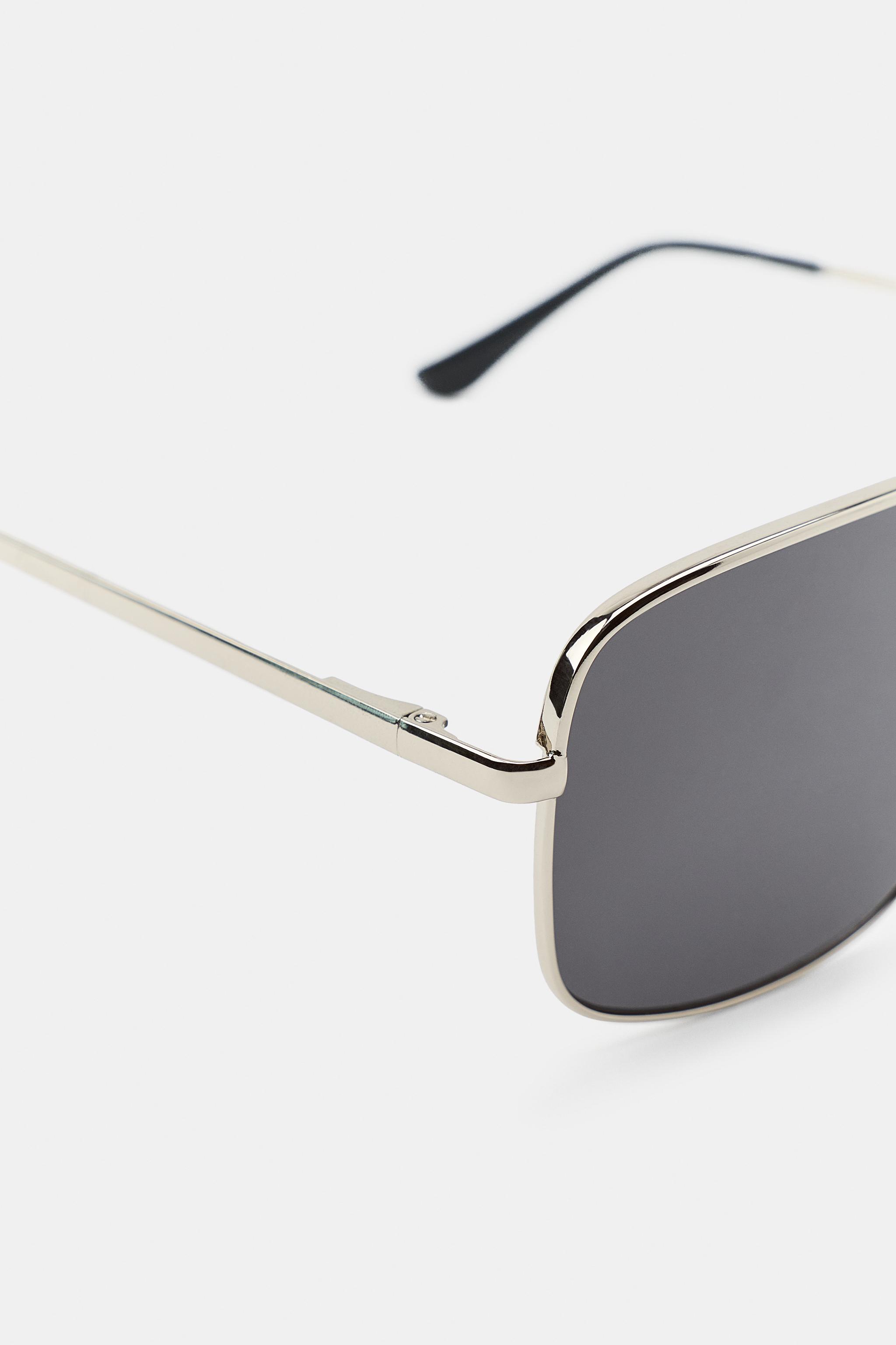 LUNETTES DE SOLEIL MÉTALLIQUES CARRÉES